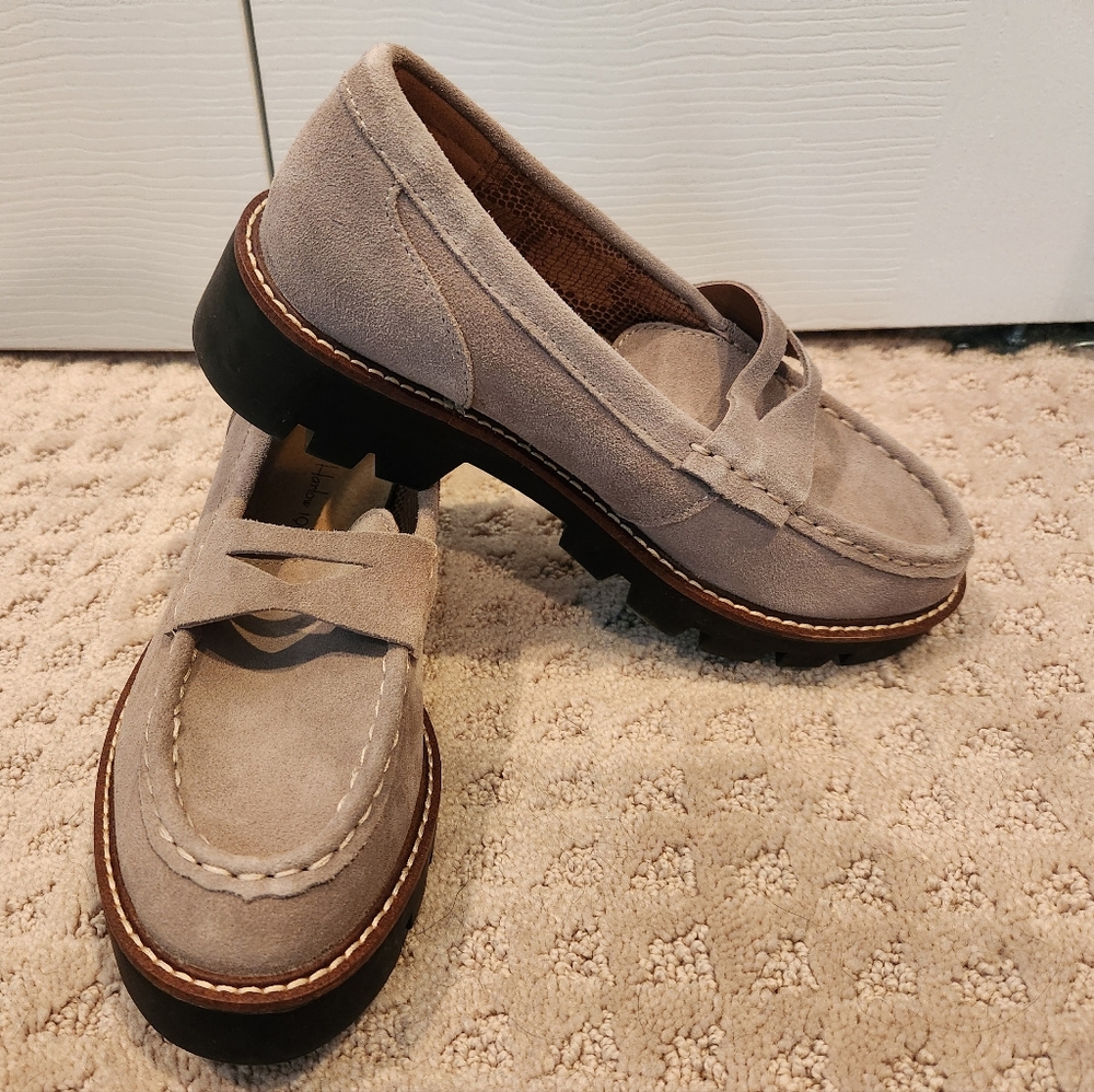House of Harlow 1960 Gray Flats with Moccasin Design